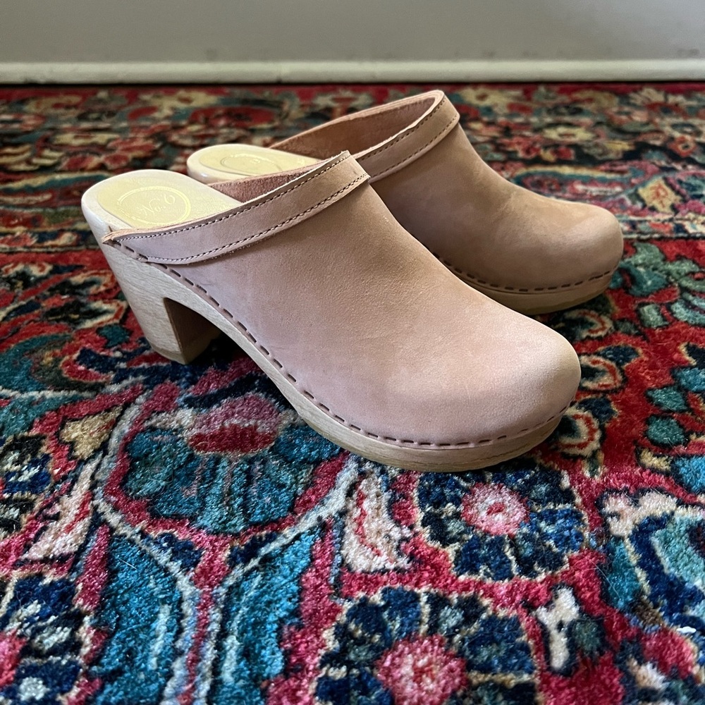No. 6 clog